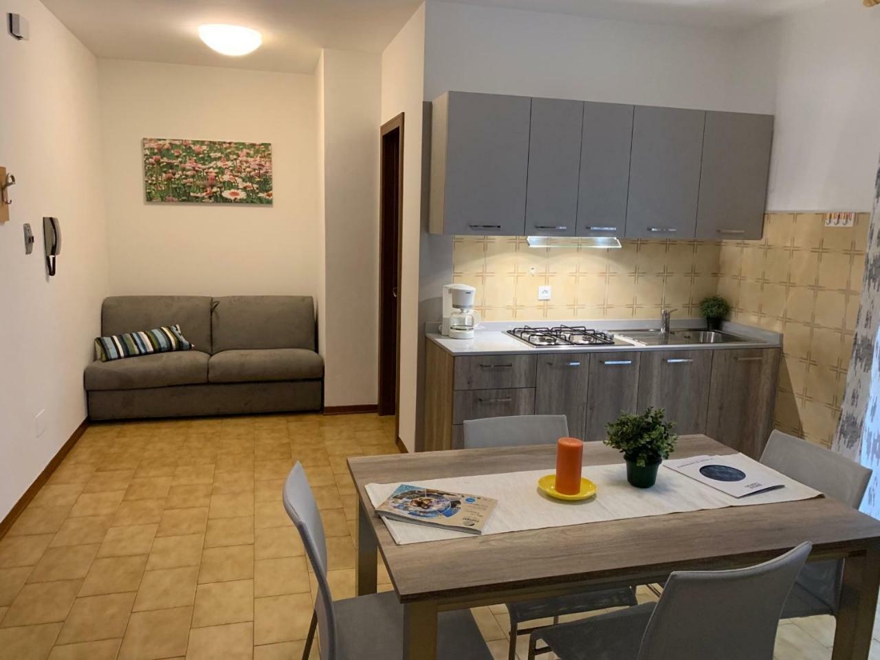Appartamenti Dei Fiori Lignano Sabbiadoro Exterior foto
